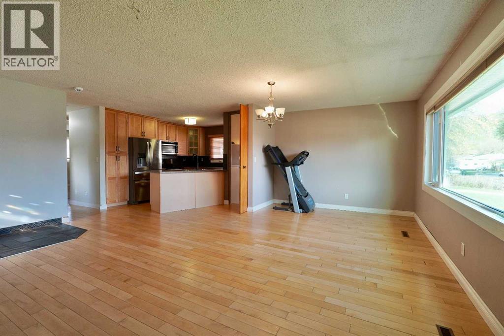 9618 80 Avenue, Peace River, Alberta  T8S 1E6 - Photo 15 - A2310319