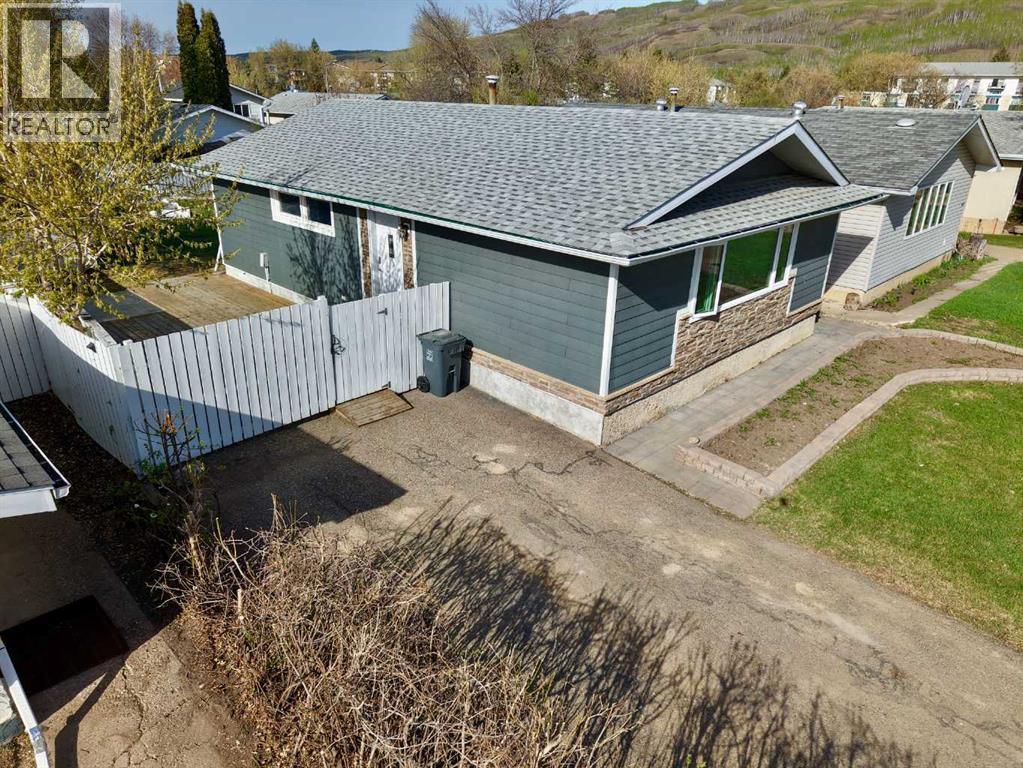 9618 80 Avenue, Peace River, Alberta  T8S 1E6 - Photo 9 - A2310319