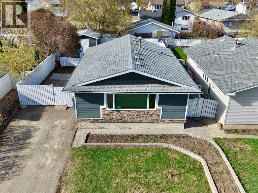 9618 80 Avenue, Peace River, Alberta  T8S 1E6 - Photo 2 - A2310319