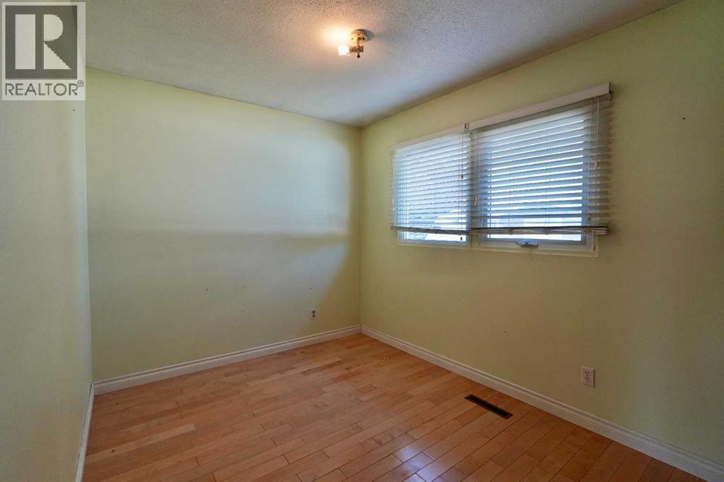 9618 80 Avenue, Peace River, Alberta  T8S 1E6 - Photo 27 - A2310319
