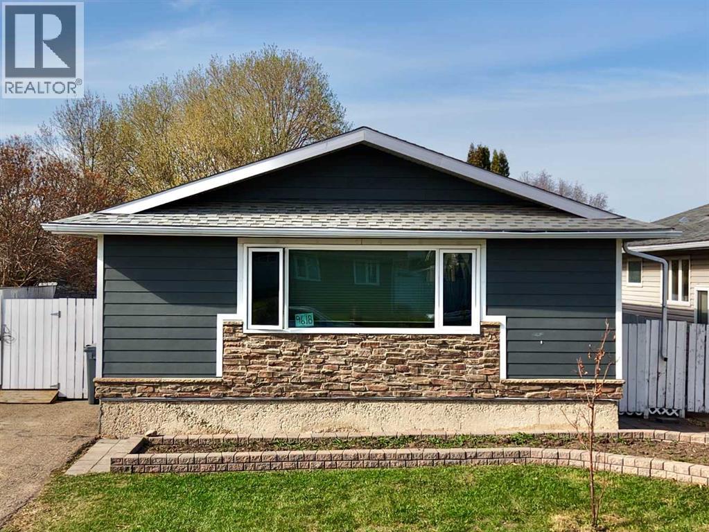 9618 80 Avenue, Peace River, Alberta  T8S 1E6 - Photo 3 - A2310319