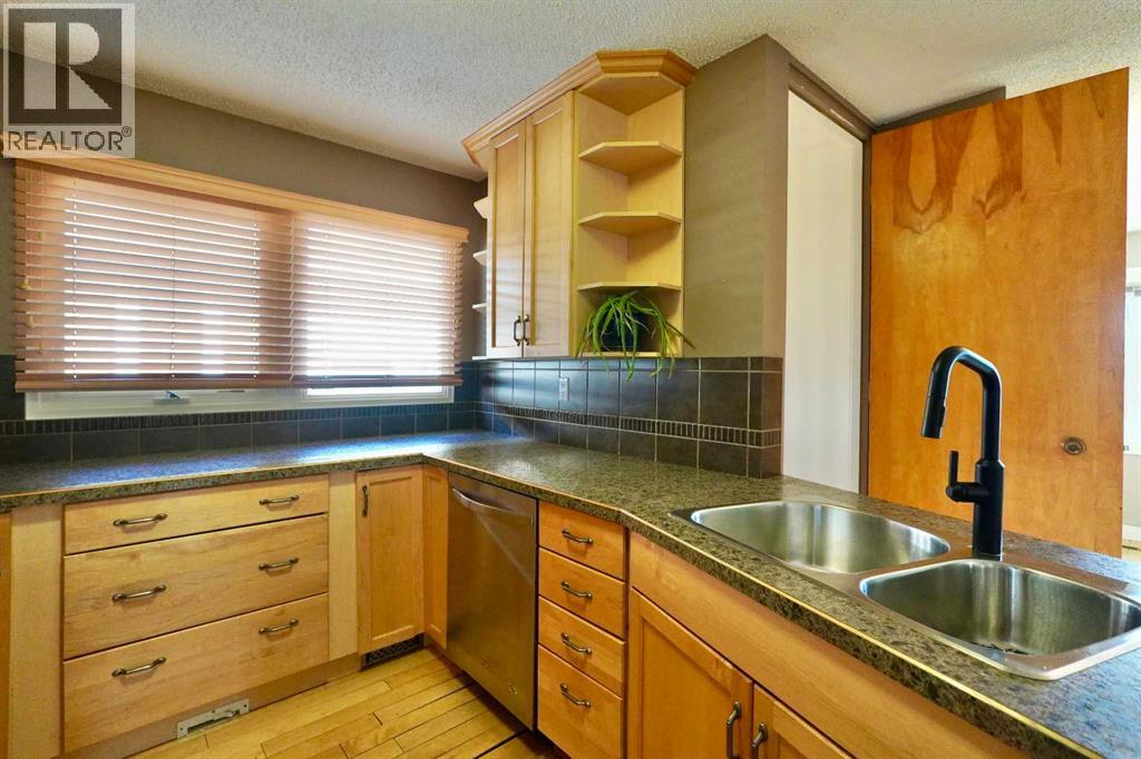 9618 80 Avenue, Peace River, Alberta  T8S 1E6 - Photo 22 - A2310319