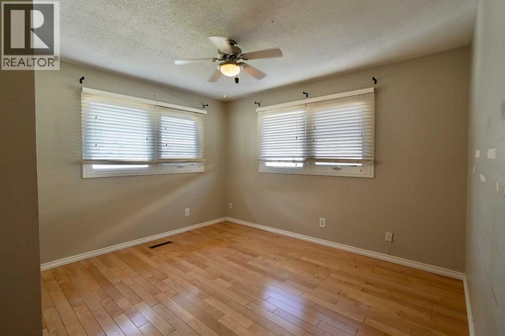 9618 80 Avenue, Peace River, Alberta  T8S 1E6 - Photo 25 - A2310319