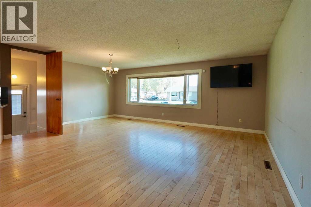 9618 80 Avenue, Peace River, Alberta  T8S 1E6 - Photo 14 - A2310319