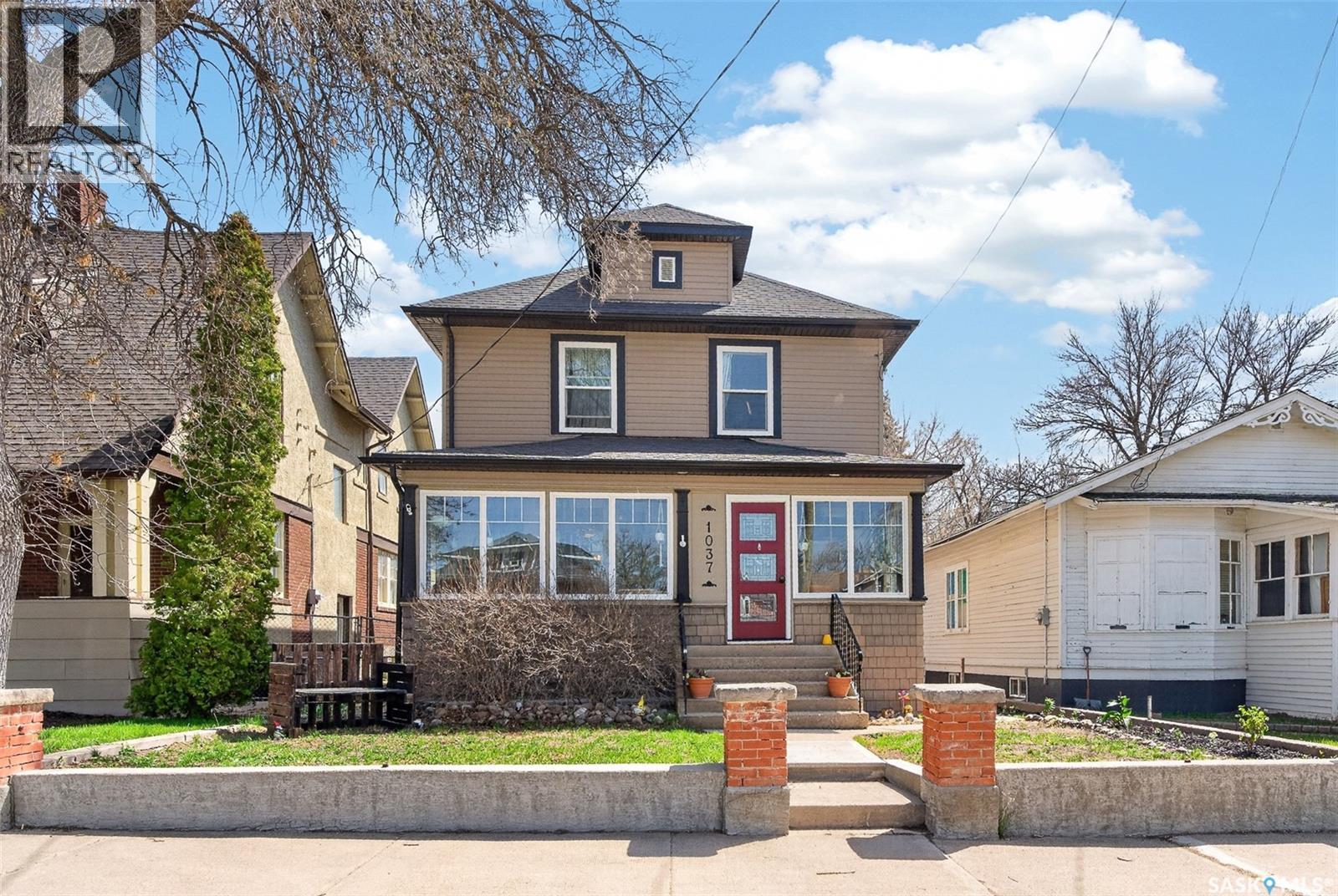 1037 Chestnut Avenue, Moose Jaw, Saskatchewan  S6H 1A5 - Photo 1 - SK035667