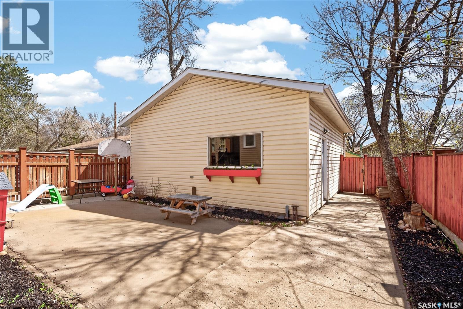 1037 Chestnut Avenue, Moose Jaw, Saskatchewan  S6H 1A5 - Photo 85 - SK035667