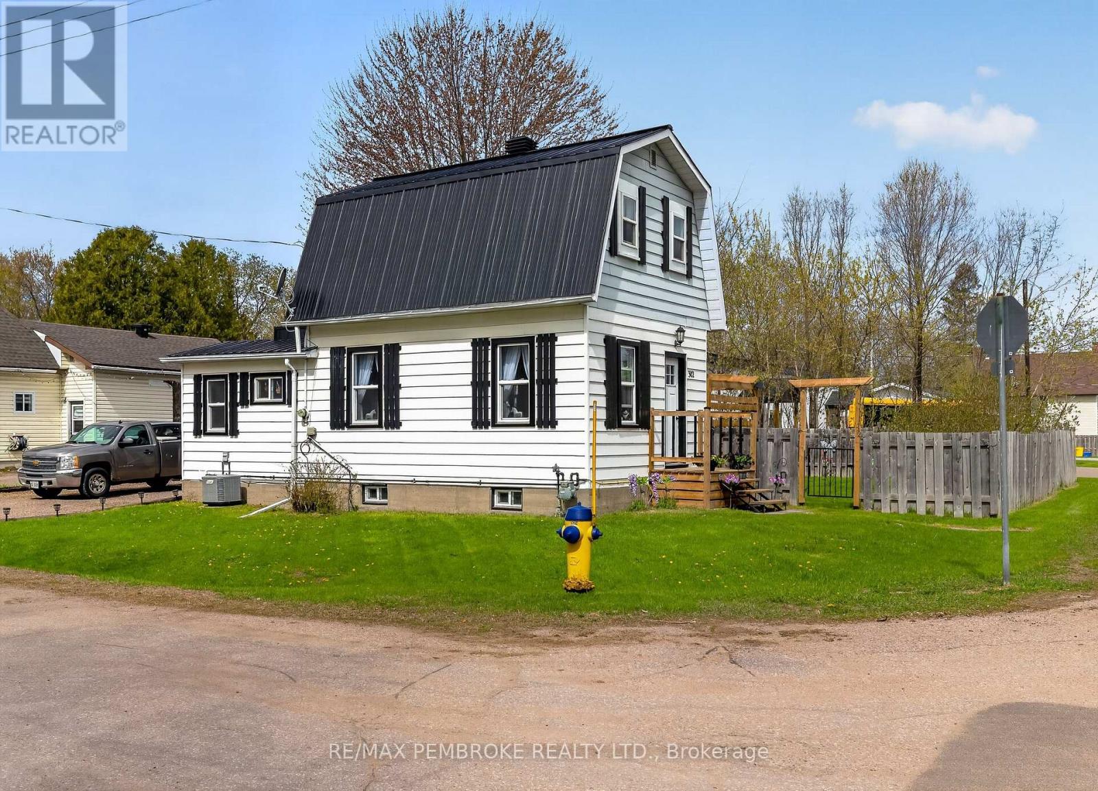 302 WILLARD STREET, Pembroke, Ontario