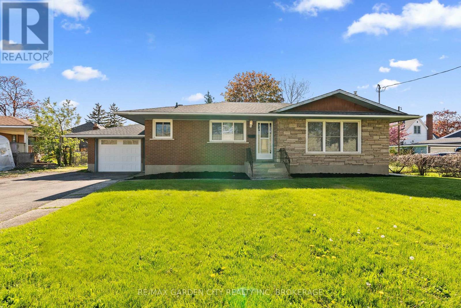 1 Gladman Avenue, St. Catharines, Ontario  L2N 4A2 - Photo 2 - X12895894