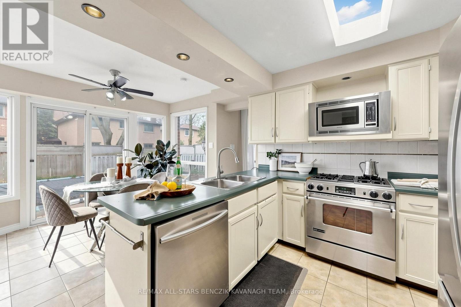 215 Fincham Avenue, Markham, Ontario  L3P 4B4 - Photo 10 - N13095540