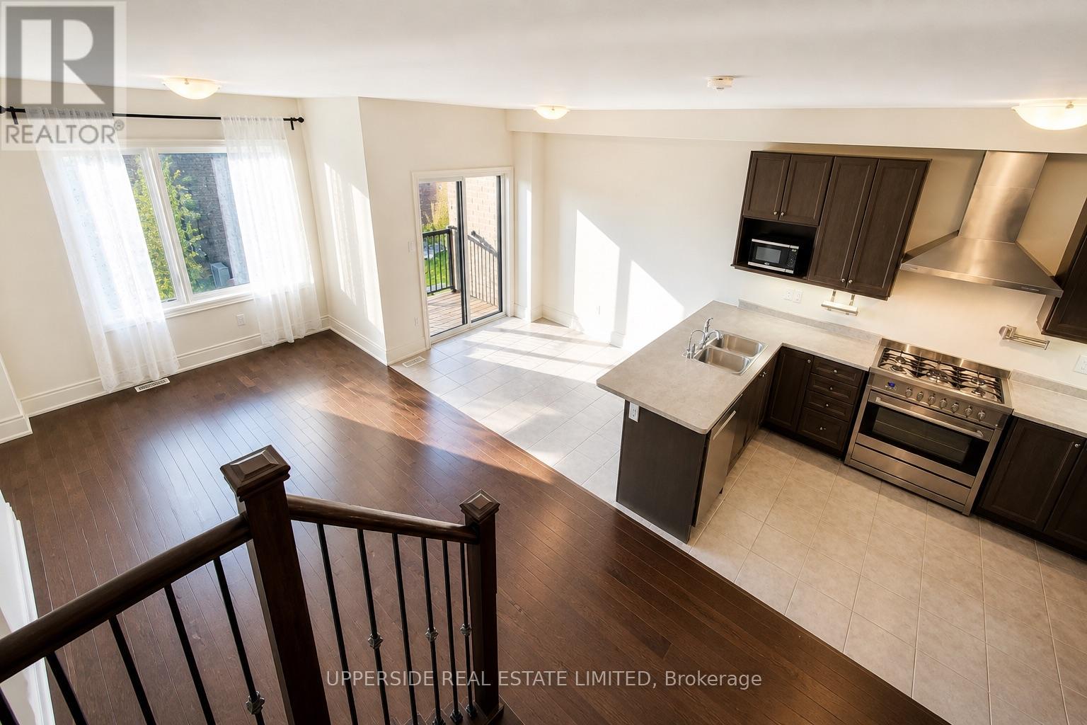 52 Vantage Loop Street, Newmarket, Ontario  L3X 0K8 - Photo 2 - N13096004