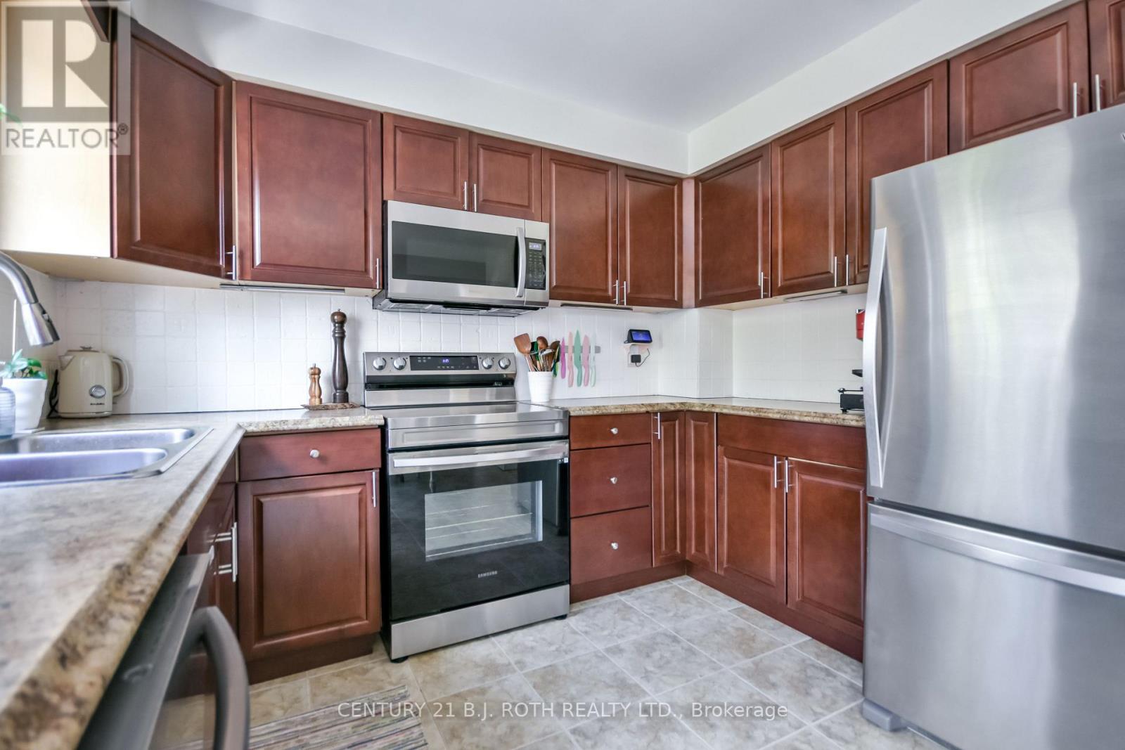 55 Moon Drive, Barrie, Ontario  L4N 7G8 - Photo 11 - S13084858