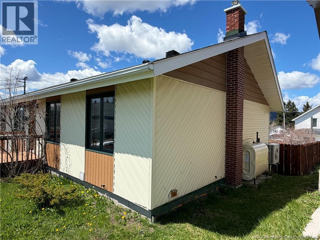 120 44 Avenue, Edmundston, New Brunswick  E3V 3A3 - Photo 3 - NB139350