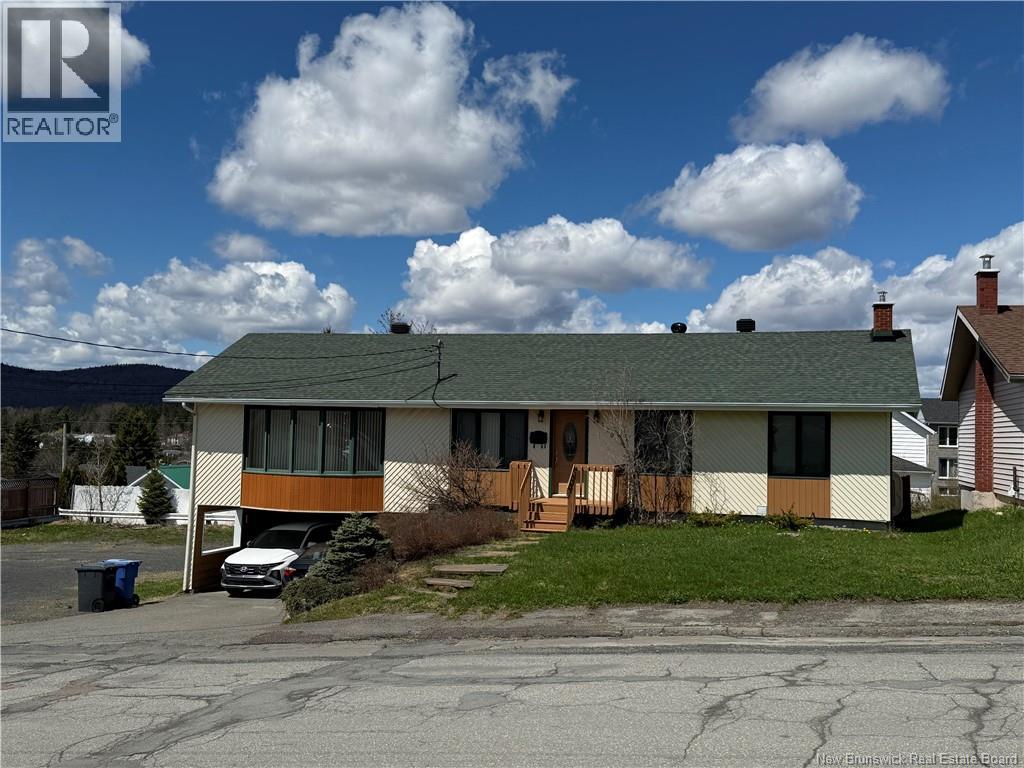 120 44 Avenue, Edmundston, New Brunswick  E3V 3A3 - Photo 2 - NB139350