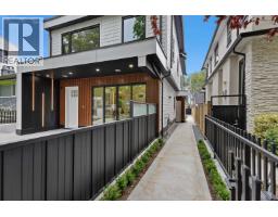 2 182 ONTARIO PLACE, Vancouver, British Columbia