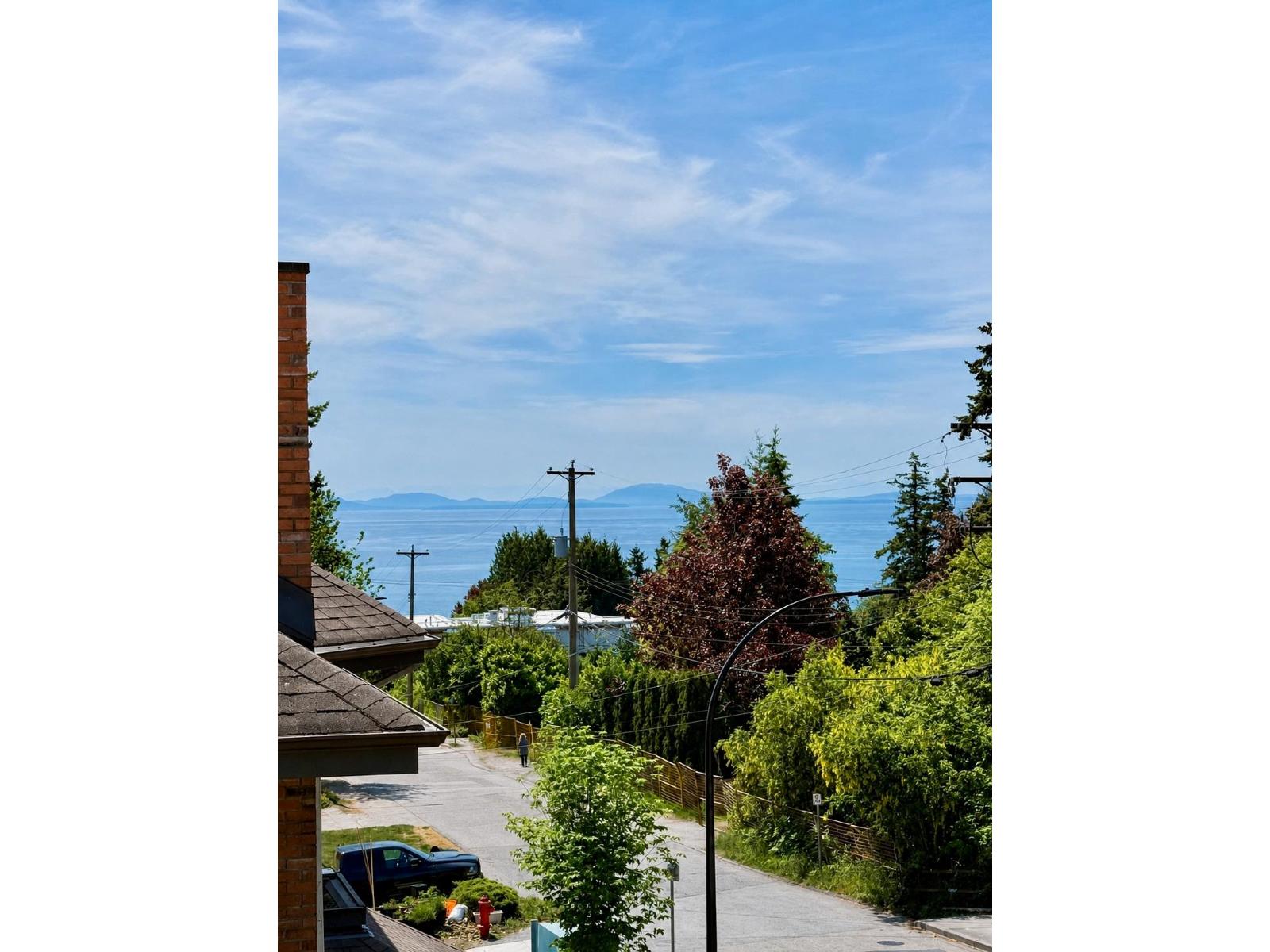 311 1520 Vidal Street, White Rock, British Columbia  V4B 3T7 - Photo 2 - R3122842
