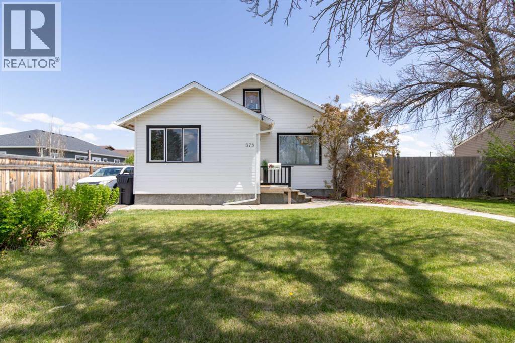 375 N 100 W, Raymond, Alberta  T0K 2S0 - Photo 1 - A2310229
