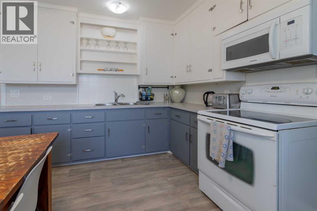375 N 100 W, Raymond, Alberta  T0K 2S0 - Photo 13 - A2310229