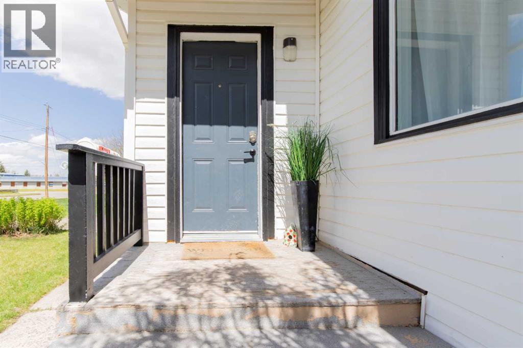 375 N 100 W, Raymond, Alberta  T0K 2S0 - Photo 2 - A2310229