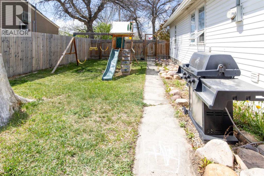 375 N 100 W, Raymond, Alberta  T0K 2S0 - Photo 33 - A2310229