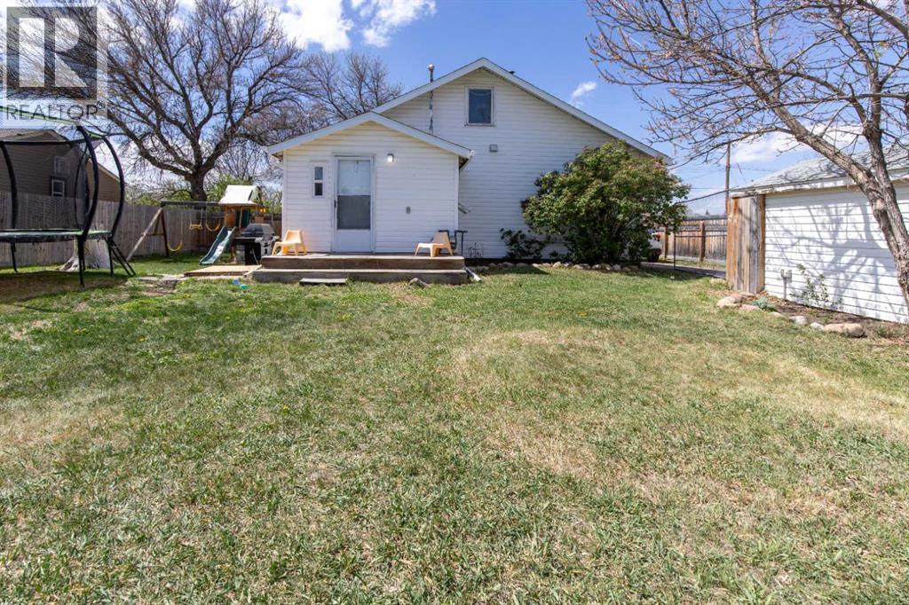 375 N 100 W, Raymond, Alberta  T0K 2S0 - Photo 34 - A2310229
