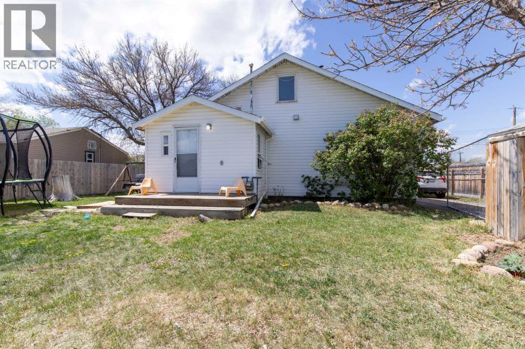 375 N 100 W, Raymond, Alberta  T0K 2S0 - Photo 35 - A2310229