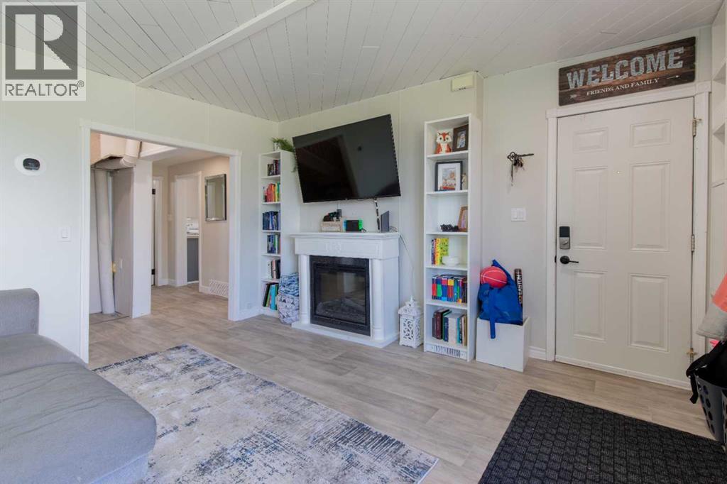 375 N 100 W, Raymond, Alberta  T0K 2S0 - Photo 4 - A2310229