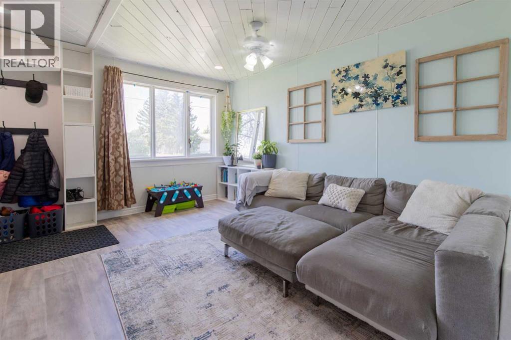 375 N 100 W, Raymond, Alberta  T0K 2S0 - Photo 7 - A2310229