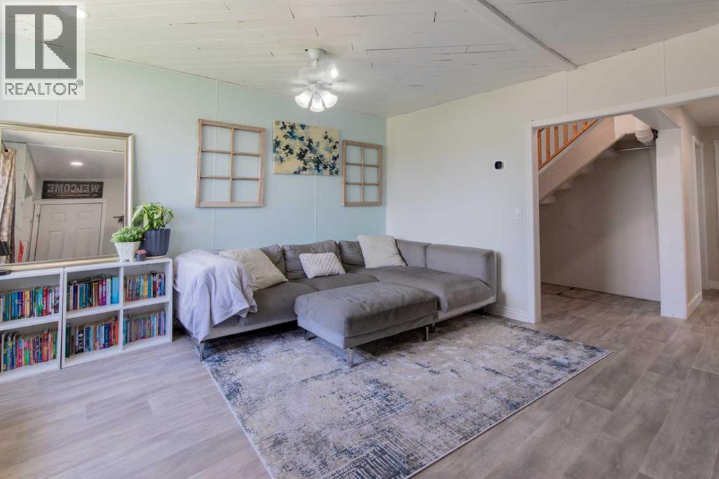 375 N 100 W, Raymond, Alberta  T0K 2S0 - Photo 8 - A2310229