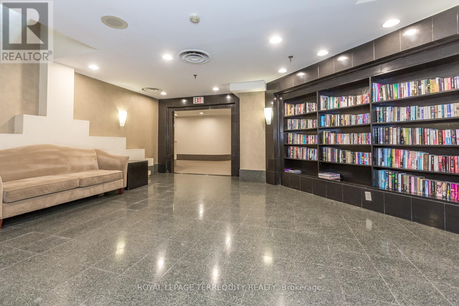 919 - 711 Bay Street, Toronto, Ontario  M5G 2J8 - Photo 2 - C13121400