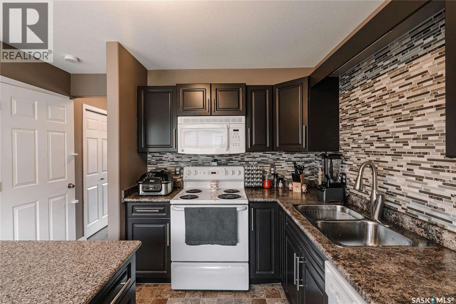 10 300 Maccormack Road, Martensville, Saskatchewan  S0K 0A2 - Photo 6 - SK035826