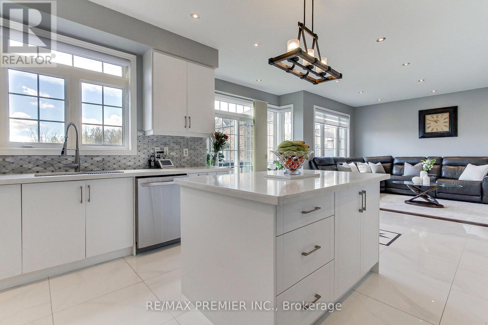 61 Tigertail Crescent, Bradford West Gwillimbury (Bradford), Ontario  L3Z 0M3 - Photo 21 - N13121398