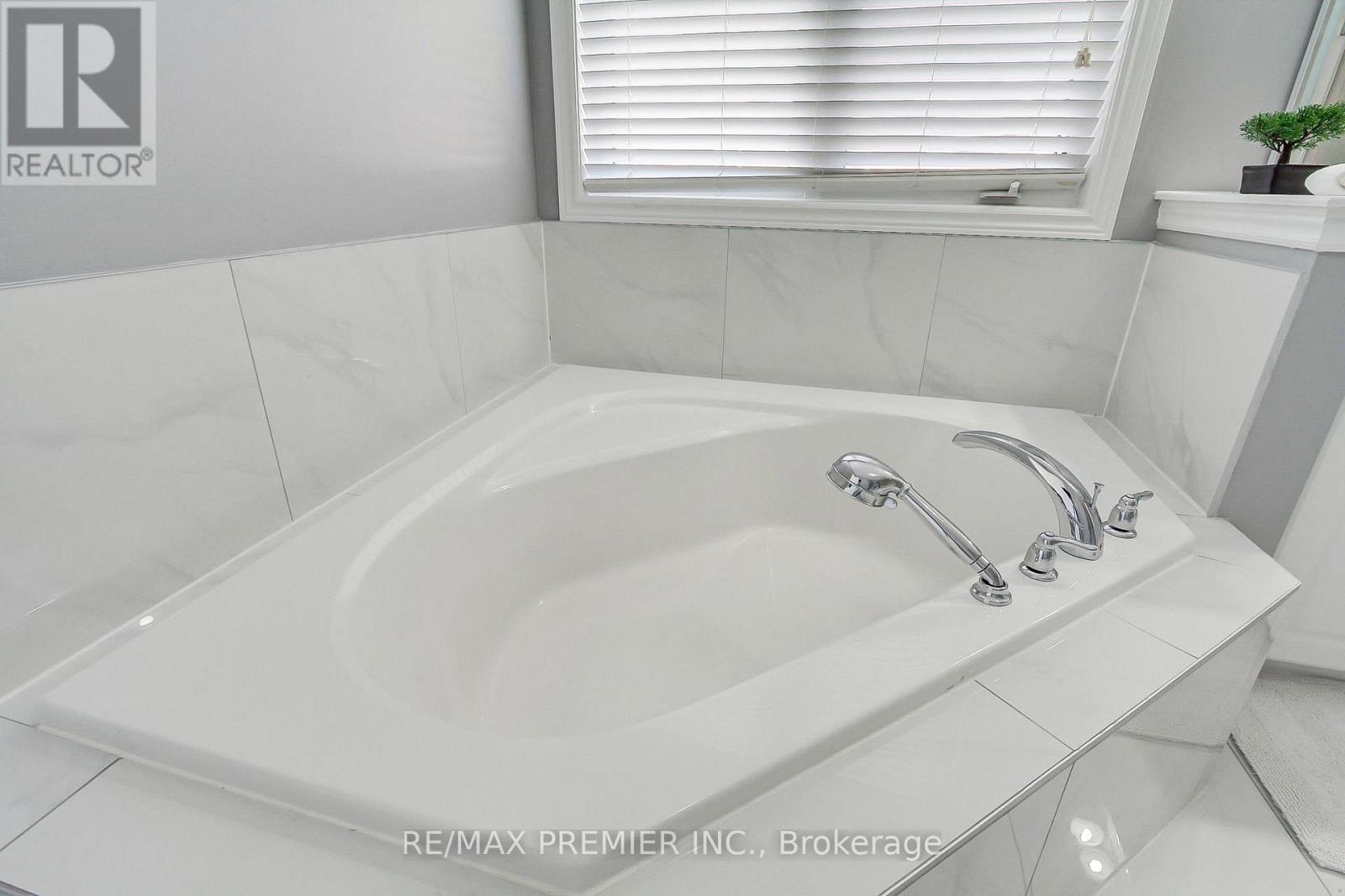 61 Tigertail Crescent, Bradford West Gwillimbury (Bradford), Ontario  L3Z 0M3 - Photo 37 - N13121398
