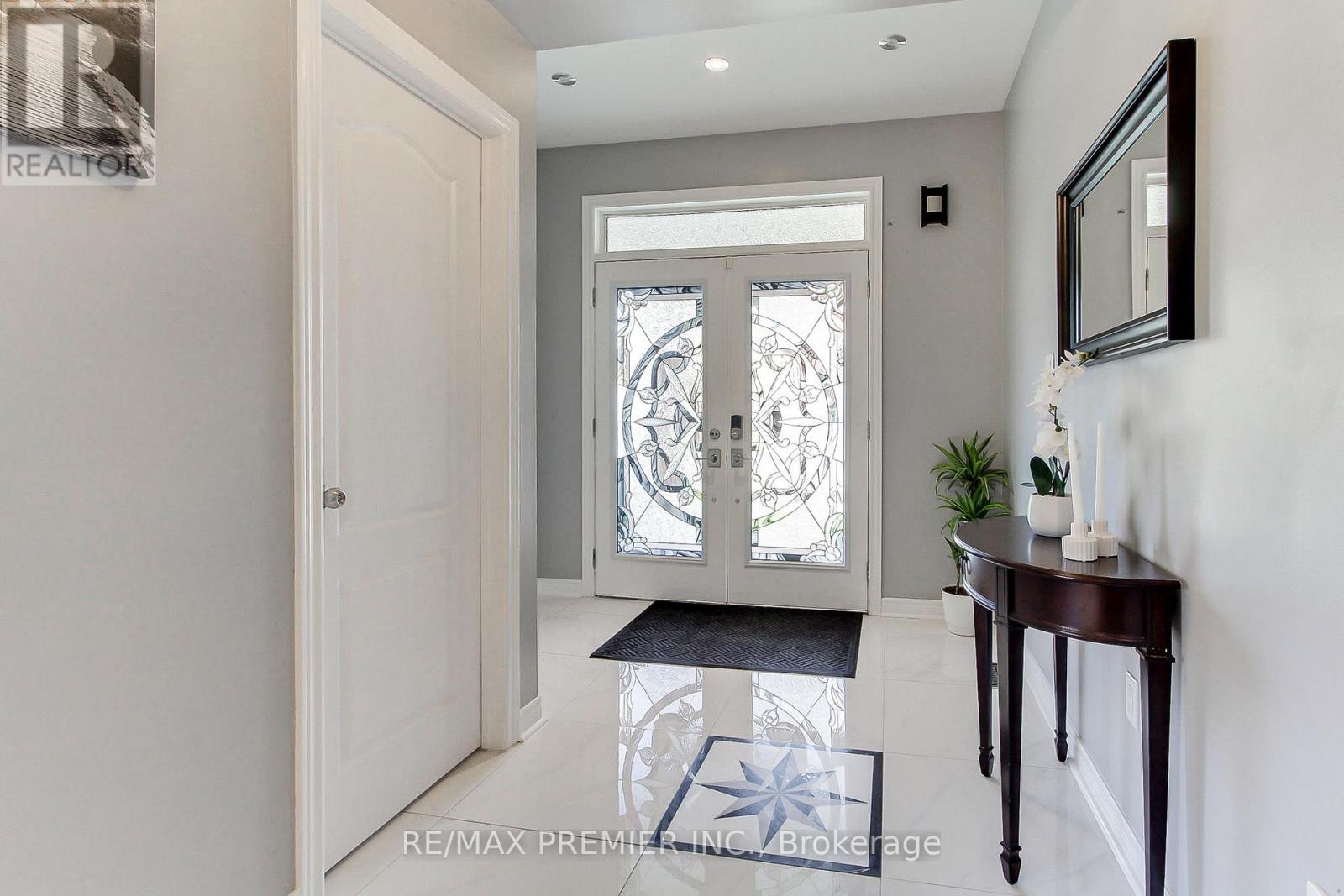 61 Tigertail Crescent, Bradford West Gwillimbury (Bradford), Ontario  L3Z 0M3 - Photo 8 - N13121398