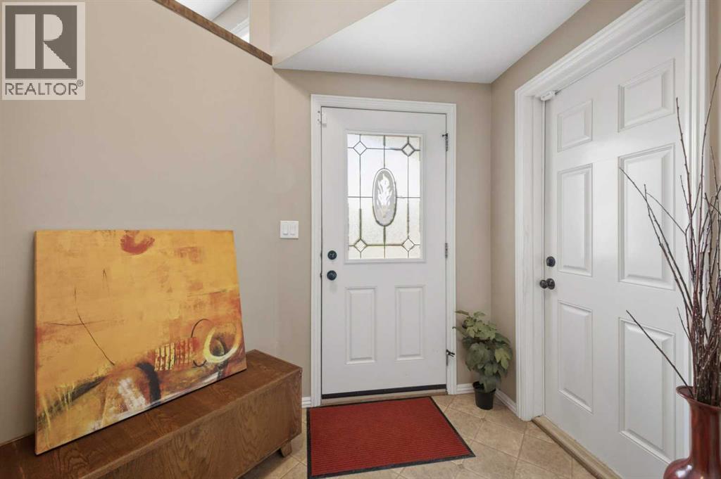 135 Issard Close, Red Deer, Alberta  T4R 0C2 - Photo 3 - A2309221