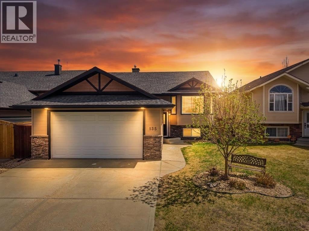 135 Issard Close, Red Deer, Alberta  T4R 0C2 - Photo 2 - A2309221