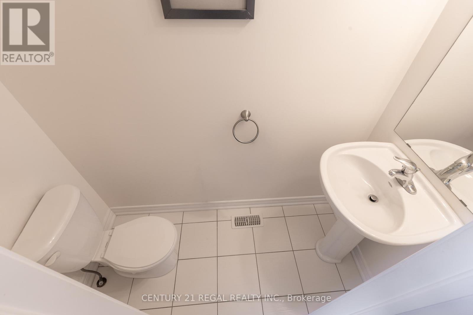 27 Belanger Crescent S, Toronto, Ontario  M1L 0H3 - Photo 6 - E13090156
