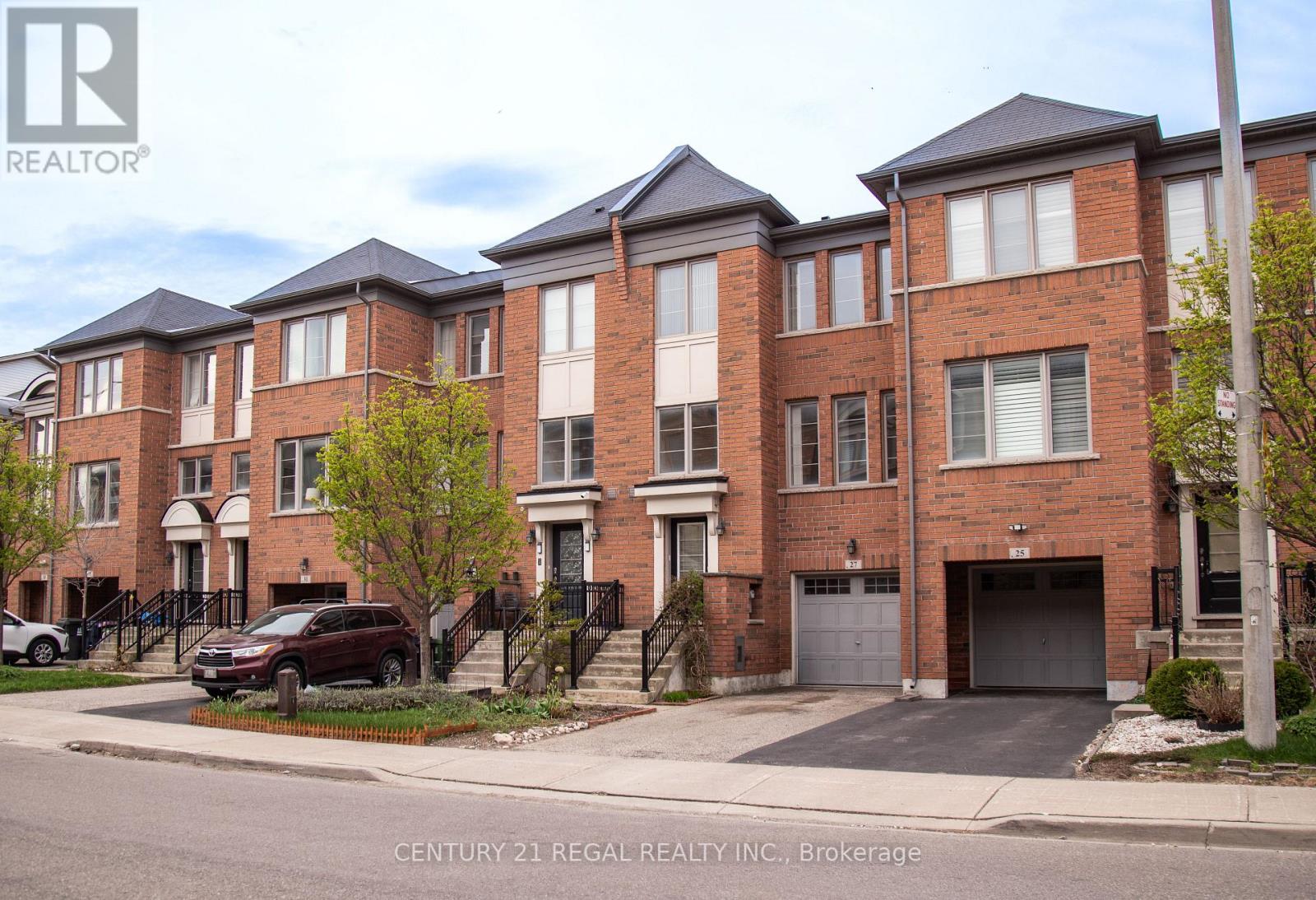 27 Belanger Crescent S, Toronto, Ontario  M1L 0H3 - Photo 3 - E13090156