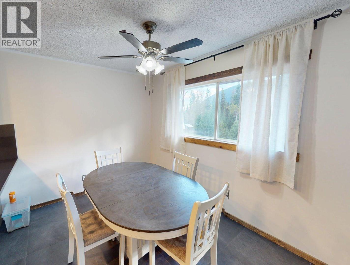 28 Cassiar Drive, Elkford, British Columbia  V0B 1H0 - Photo 6 - 10386214