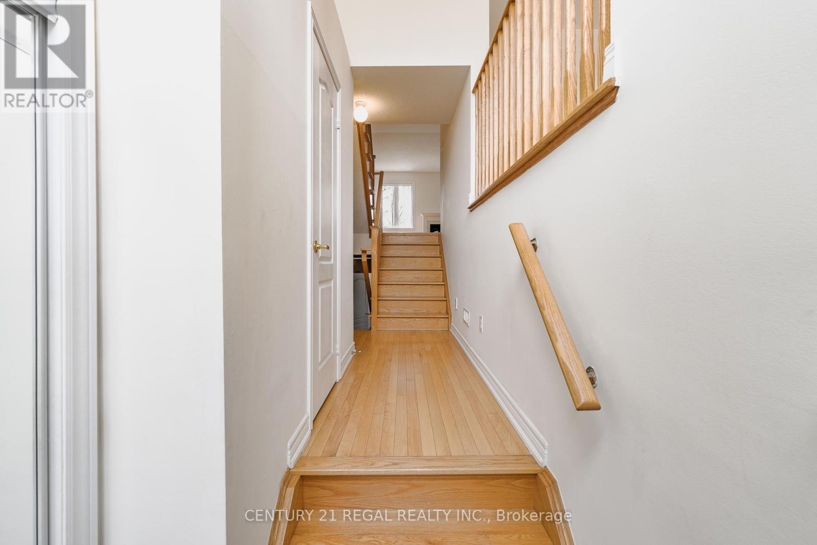 27 Belanger Crescent S, Toronto, Ontario  M1L 0H3 - Photo 4 - E13090156
