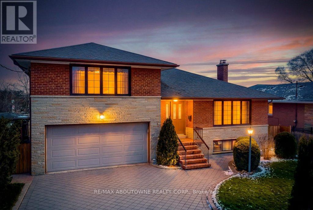 17 Duffield Road, Toronto, Ontario  M9P 3C8 - Photo 2 - W12907904