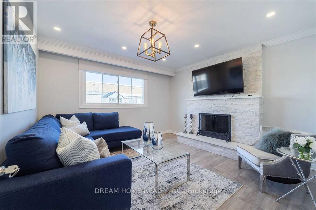 #back - 6 Alcester Court, Toronto, Ontario  M6A 2Z6 - Photo 3 - W13121460