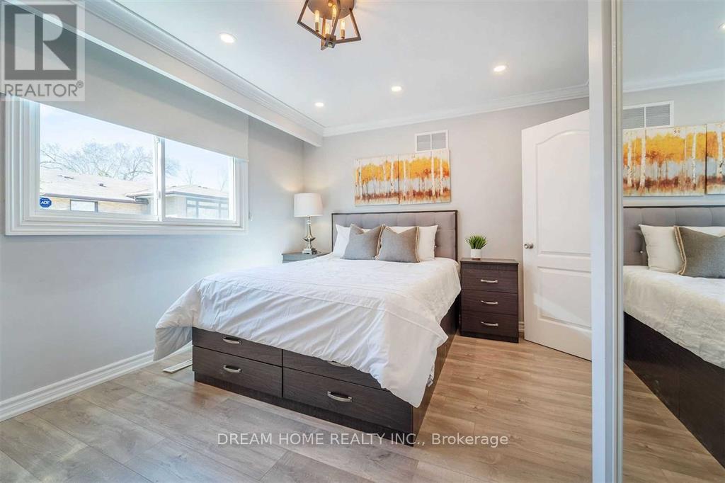 #back - 6 Alcester Court, Toronto, Ontario  M6A 2Z6 - Photo 5 - W13121460