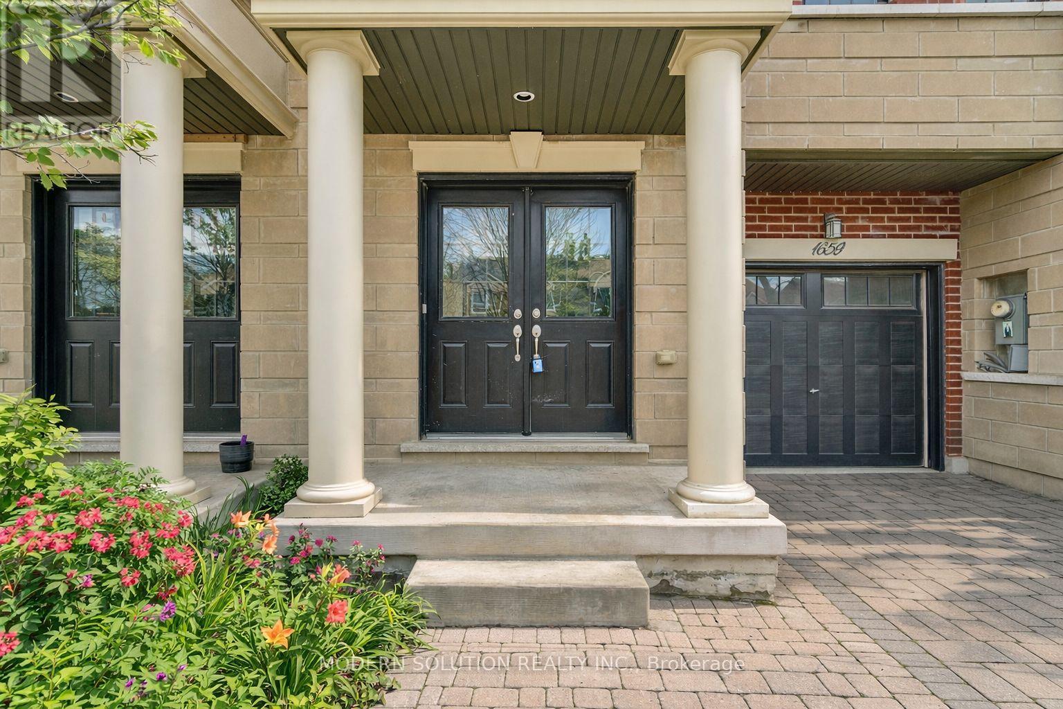 1659 Vellore Crescent, Mississauga, Ontario  L5G 0C3 - Photo 4 - W13121484