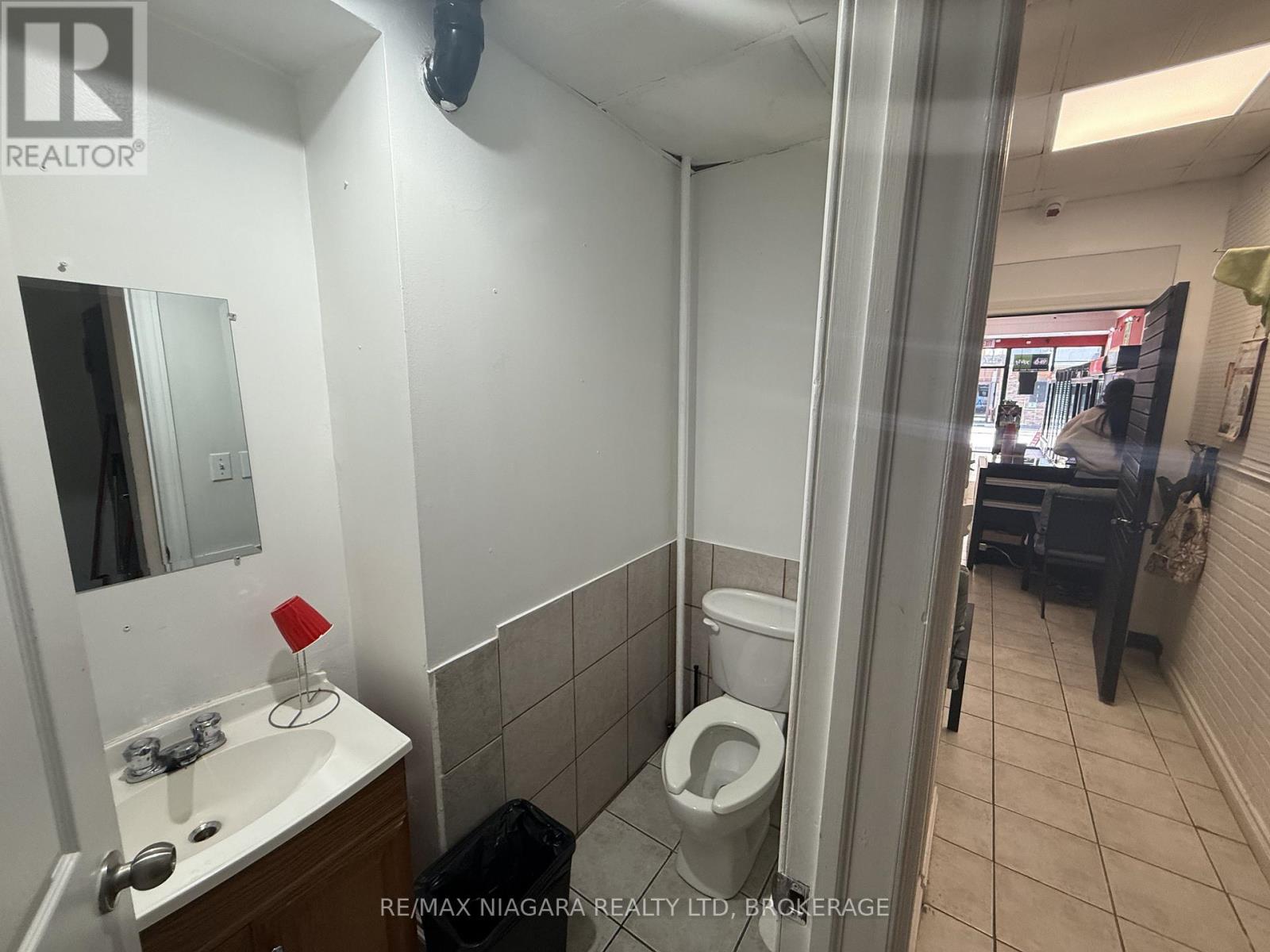 5024 Centre Street, Niagara Falls, Ontario  L2G 3N7 - Photo 7 - X13121664