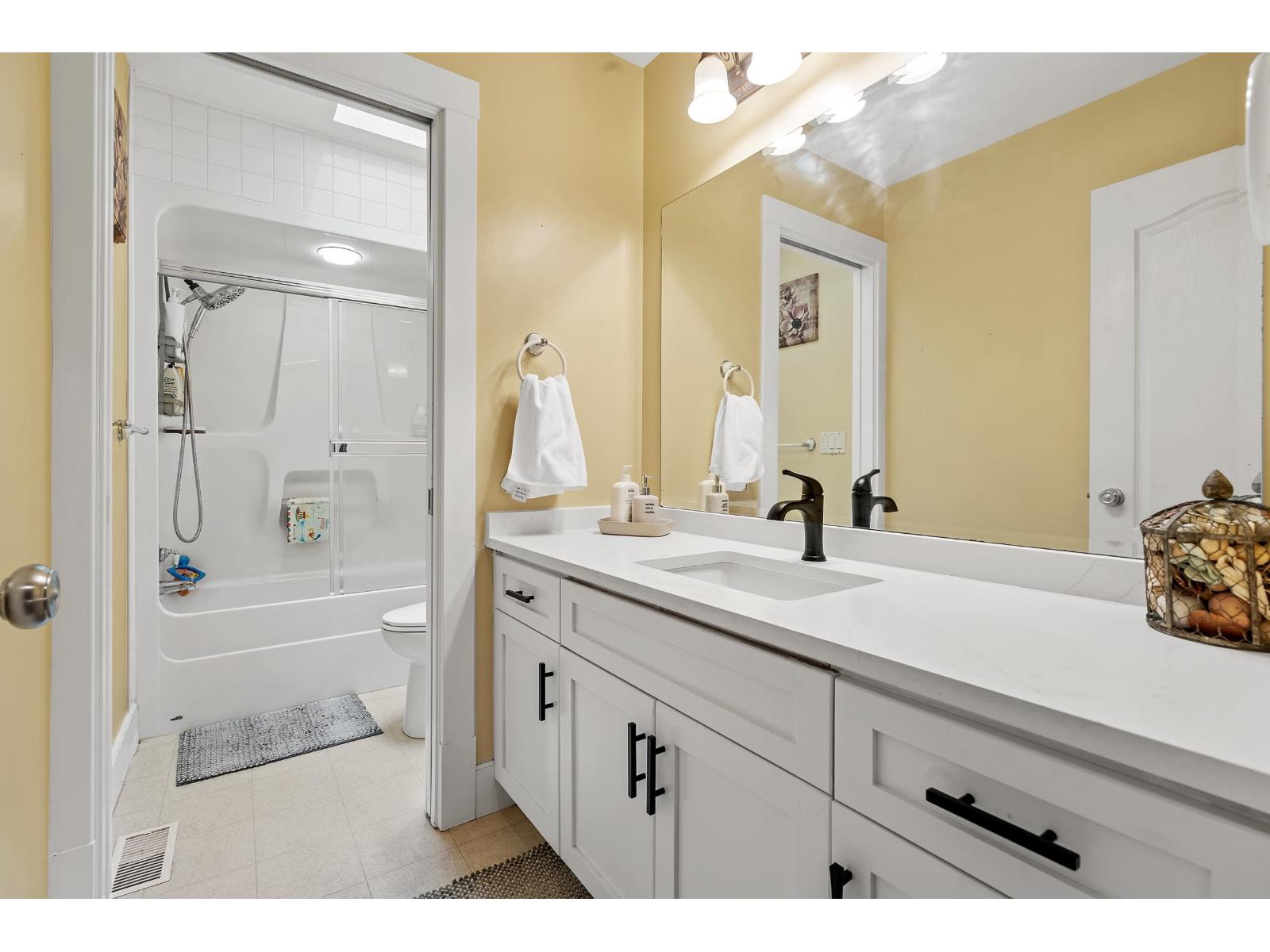 8525 Doerksen Drive, Mission, British Columbia  V2V 7C4 - Photo 22 - R3122740