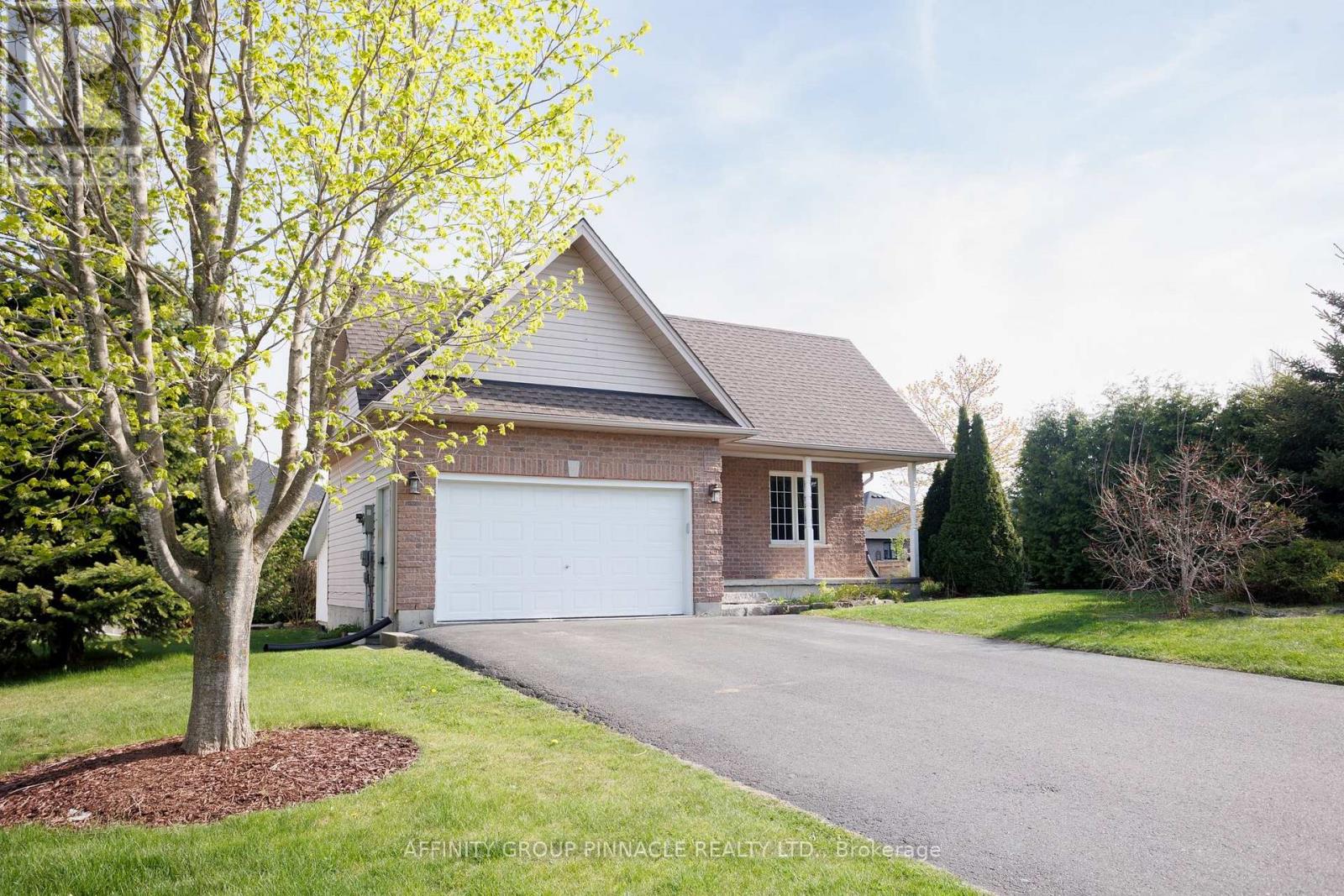 4 Champlain Boulevard, Kawartha Lakes, Ontario  K9V 0H9 - Photo 2 - X13121896