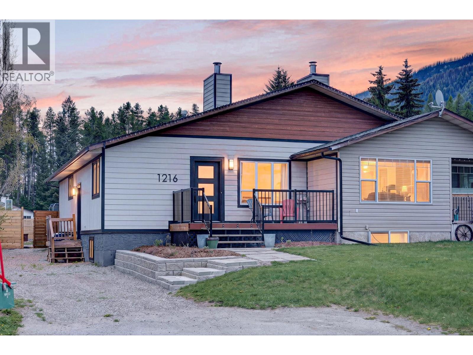 1216 Hickory Crescent, Sparwood, British Columbia  V0B 2G2 - Photo 1 - 10385685