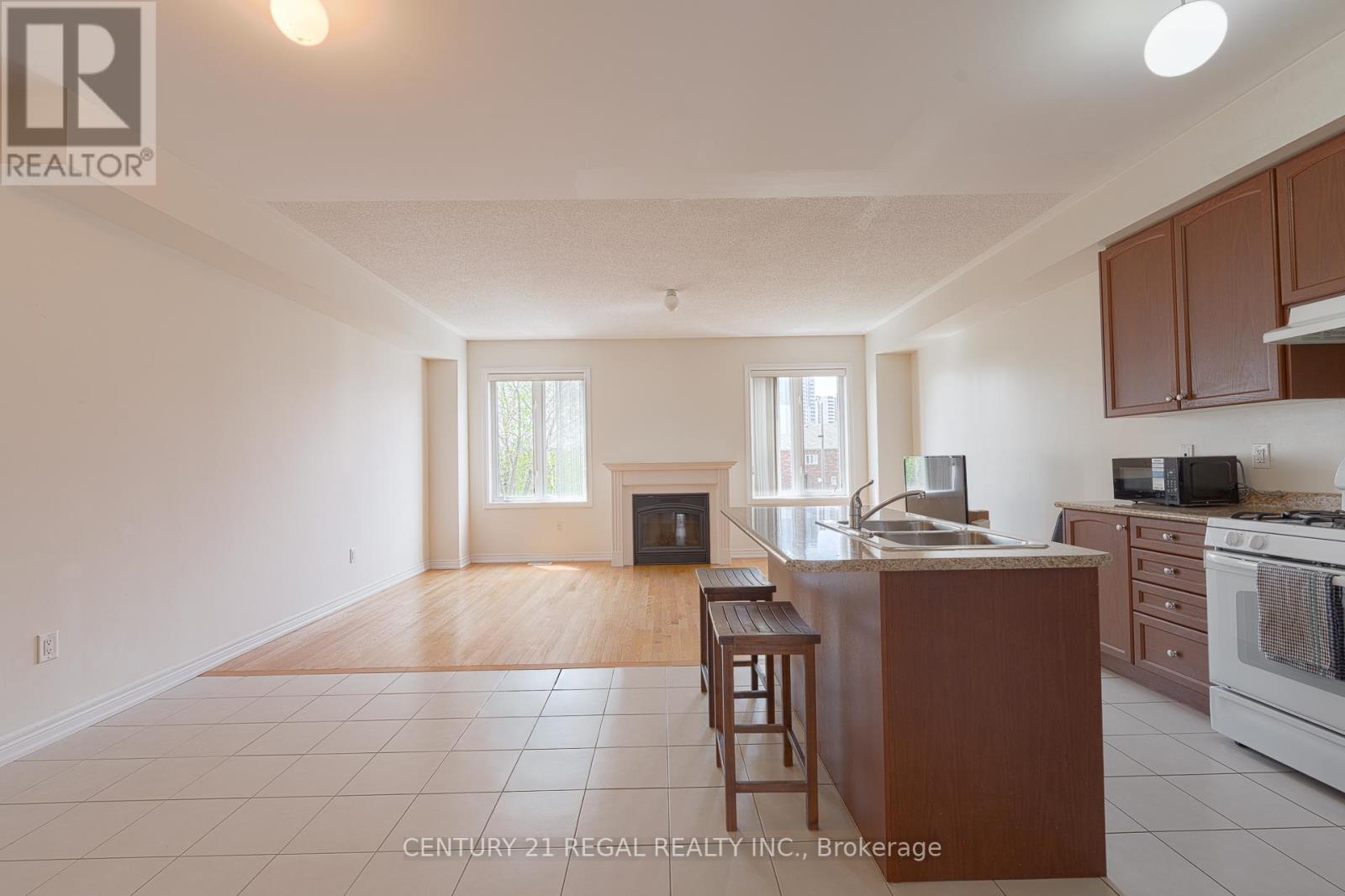 27 Belanger Crescent S, Toronto, Ontario  M1L 0H3 - Photo 12 - E13090156