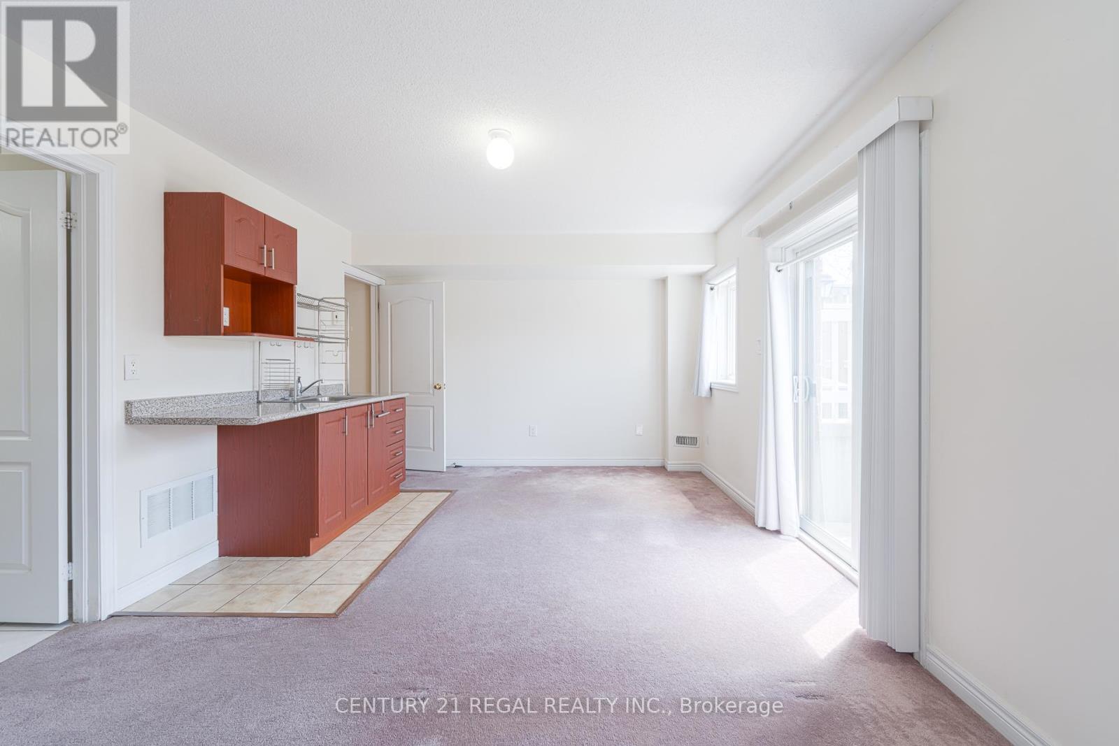 27 Belanger Crescent S, Toronto, Ontario  M1L 0H3 - Photo 8 - E13090156