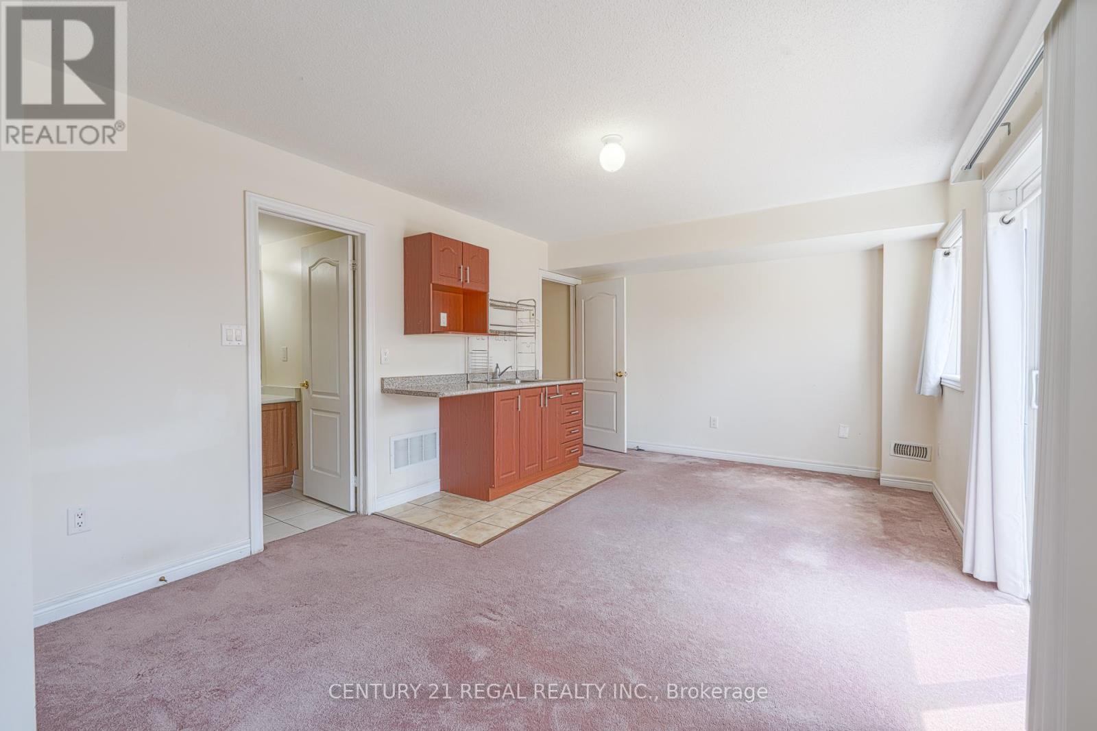 27 Belanger Crescent S, Toronto, Ontario  M1L 0H3 - Photo 7 - E13090156
